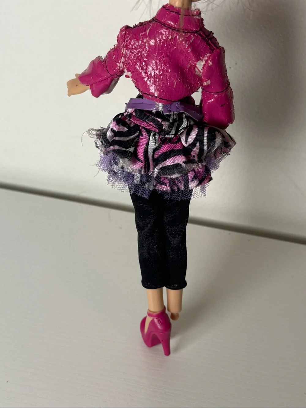 Bratz Twiins Phoebe Outfit [Missing a heel] [jacket is peeling/cracking]